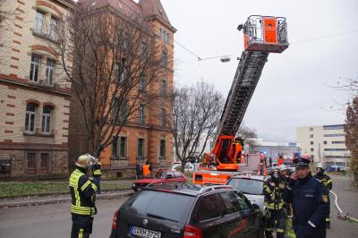 Stuttgart-Nord: Brand im Vorratskeller eines Mutter Kind Zentrums loest Grossalarm aus!